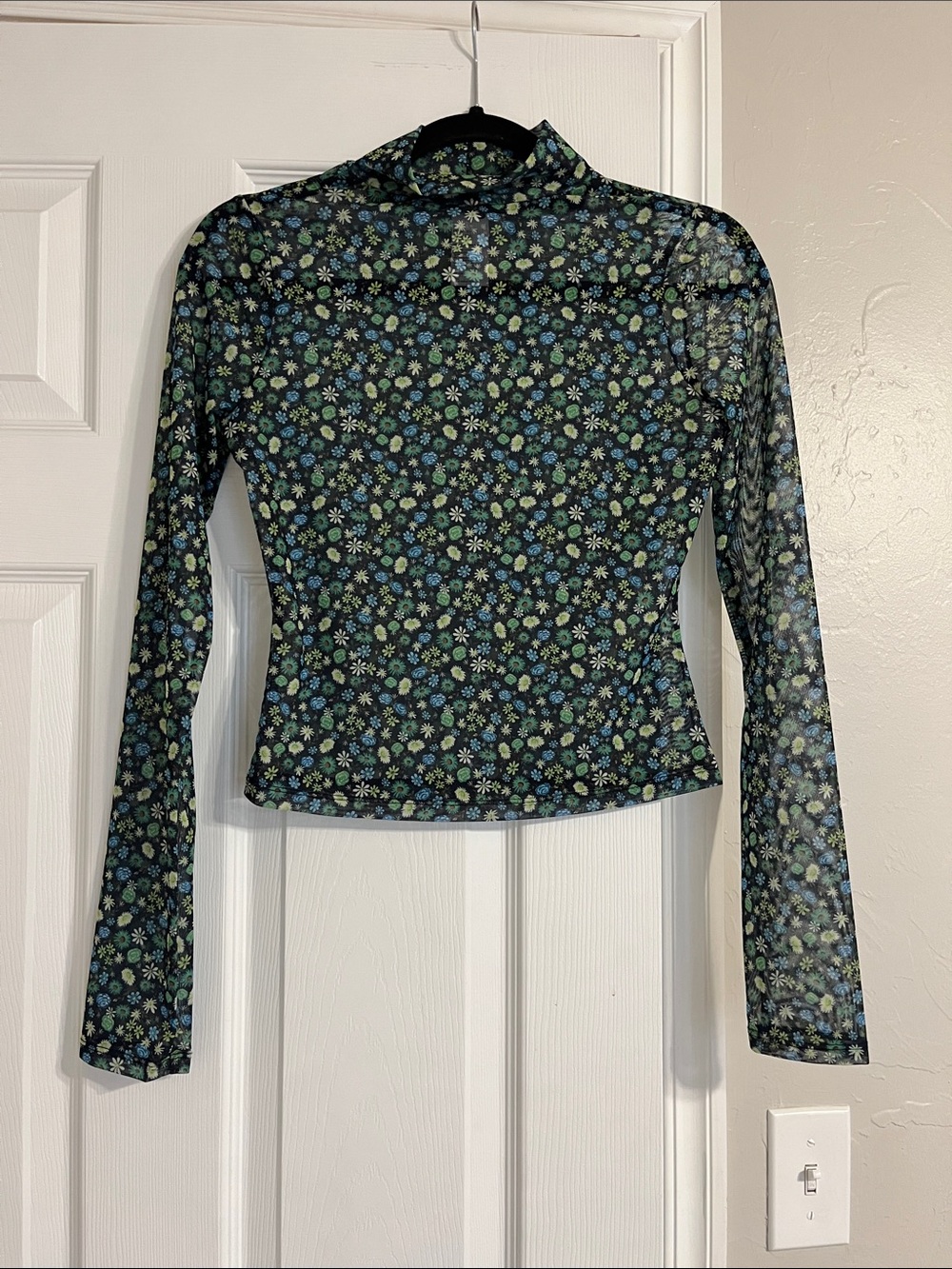 SO Black Sheer Long-Sleeve Floral Mesh Top with Green & Blue Print